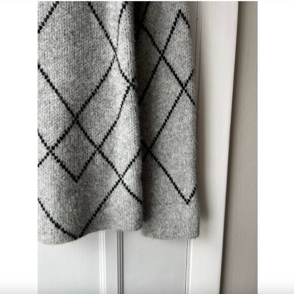 Christian Siriano Funnel Neck Sweater - Picture 4 of 6